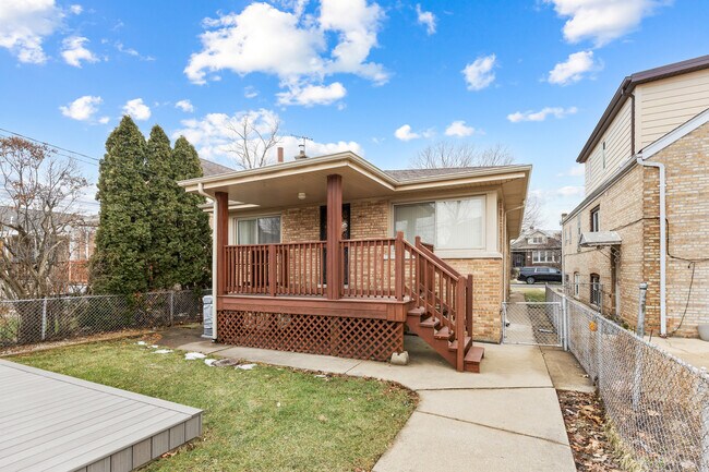 Building Photo - 2931 N 76th Ave