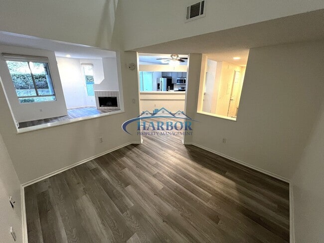 Building Photo - Beautiful San Pedro Condo 2 Bedroom 2.5 Bath