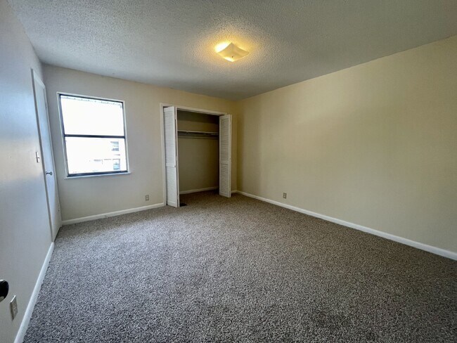 Building Photo - Townhouse for Rent