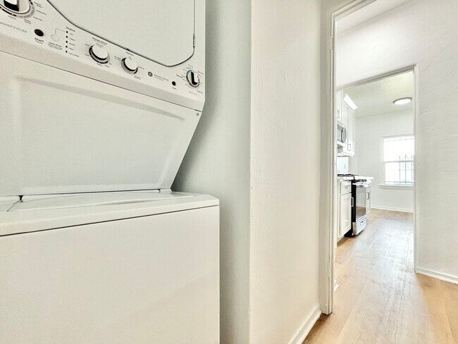 Building Photo - 1812 W 36th St