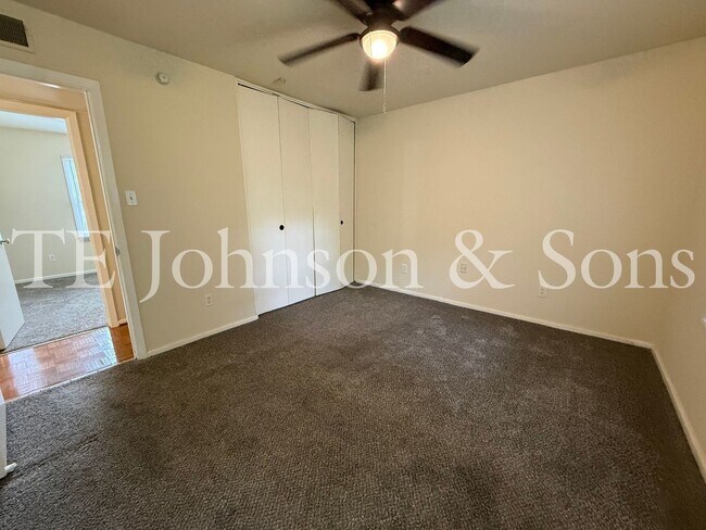 Building Photo - Charming 4 Bedroom Ranch with Fenced Yard and Hardwood Floors