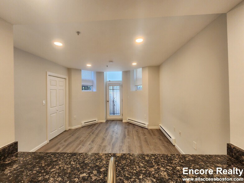 Building Photo - 24 Queensberry St