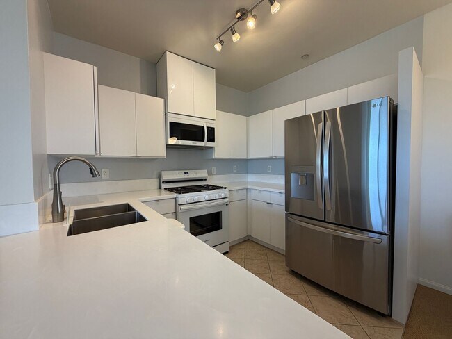 Building Photo - 13941 Sherman Way