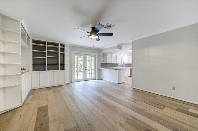 Building Photo - 5019 Oak Forest Dr
