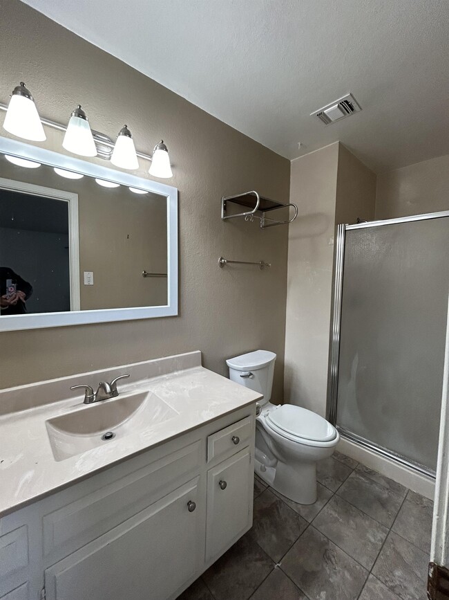 Building Photo - 12204 Baja Dr NE