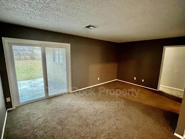 Building Photo - 928 Charles Dr