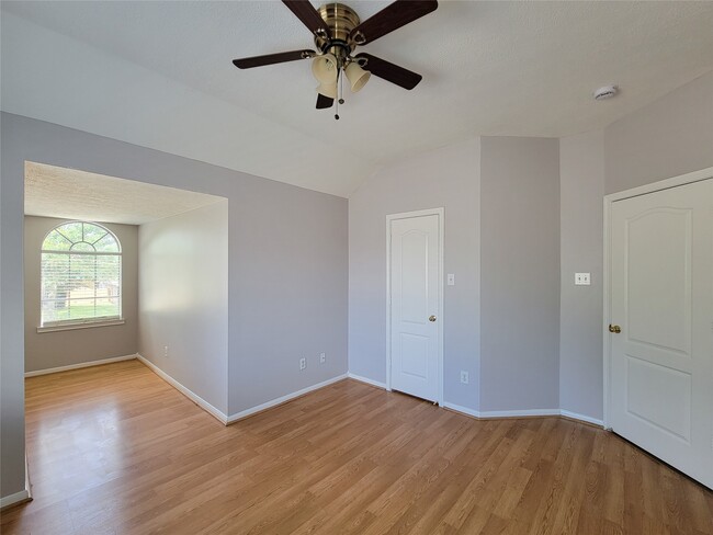 Building Photo - 9410 Barretts Glen Ct