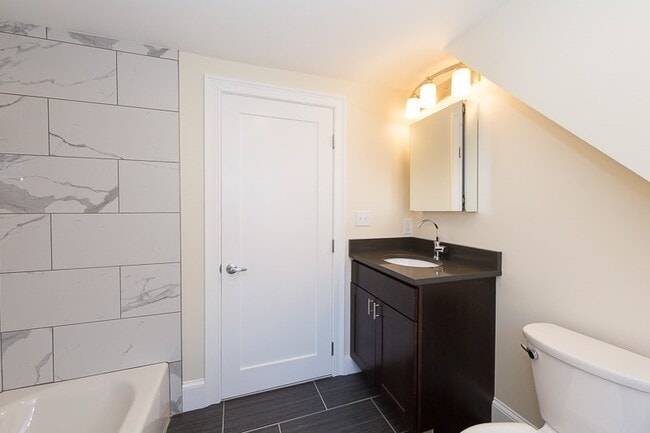 Building Photo - 9-11 Rock Valley Ave