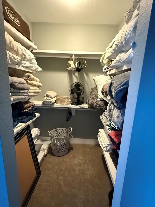 Building Photo - 410 Summit Ridge Dr N