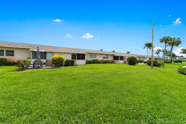 Building Photo - 2567 Dudley Dr E
