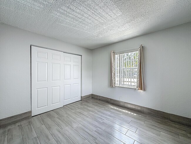 Building Photo - 337 Kenilworth Blvd