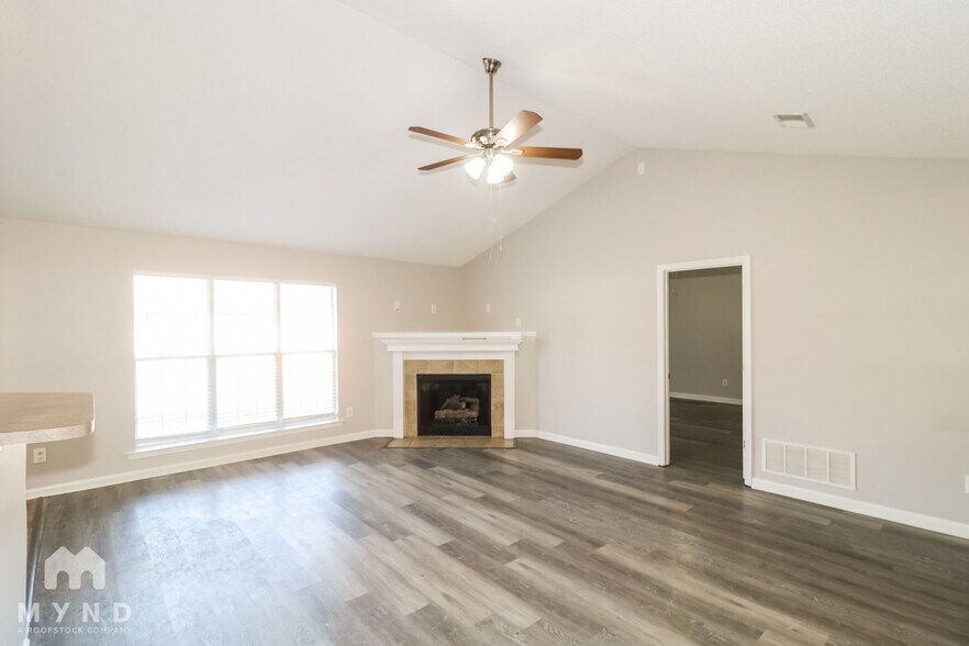 Building Photo - 2738 Old Well Cove