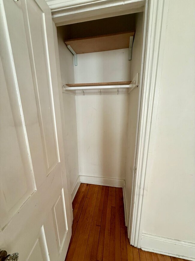 Building Photo - 326 W Broad St