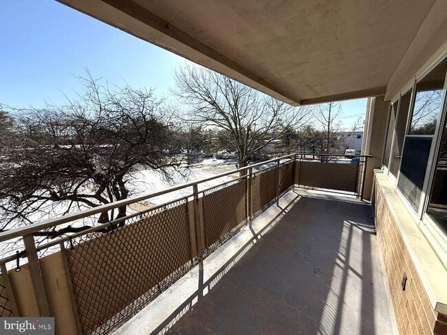 Building Photo - 207 Barclay Towers