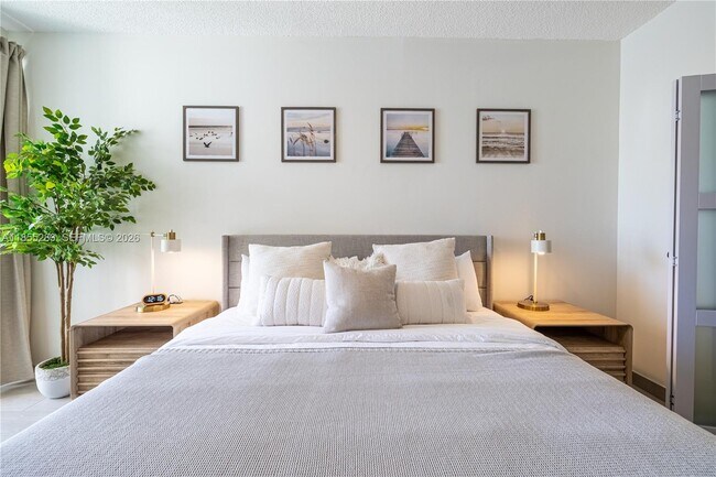 Building Photo - 3255 NE 184th St