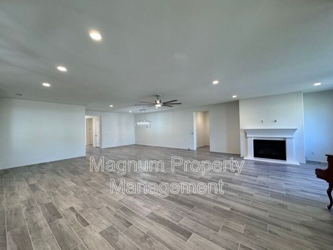 Building Photo - 34913 Limecrest Pl