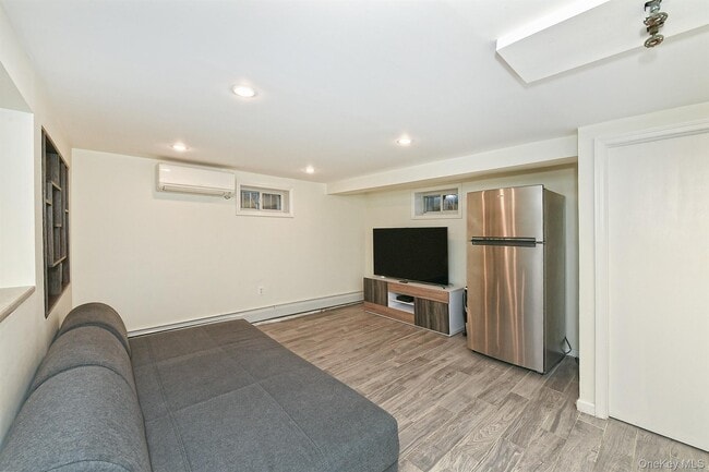 Building Photo - 222-03 Kingsbury Ave