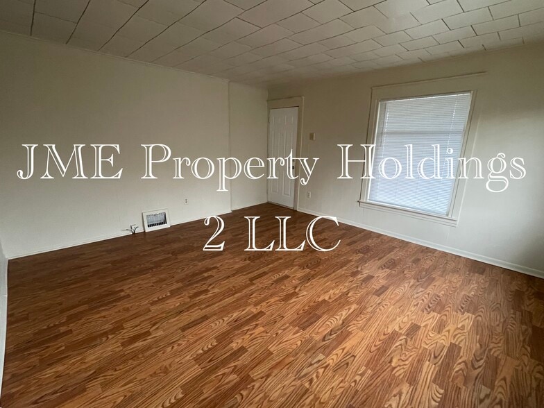 Building Photo - 113 W Young St