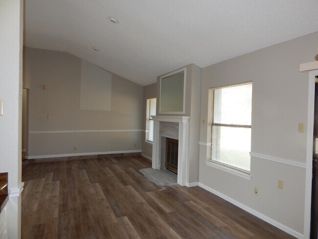 Building Photo - 4505 River Oaks Dr