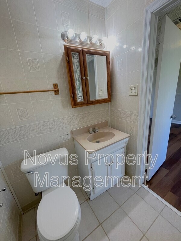 Building Photo - 135 Love St