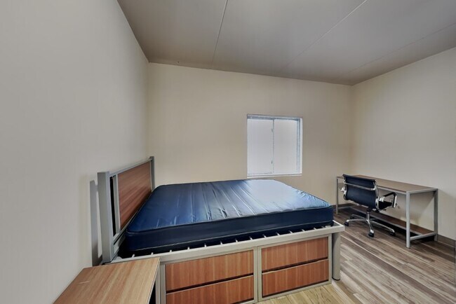 Building Photo - 215 Stanton Ave