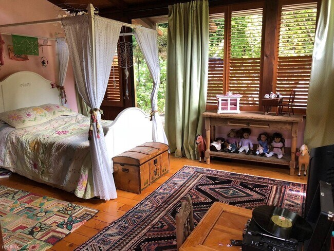 Building Photo - 625 Lovell Ave