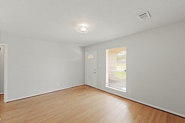 Building Photo - 326 Brookview St