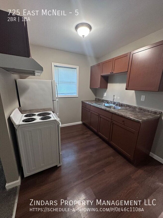 Building Photo - 725 East McNeil-5