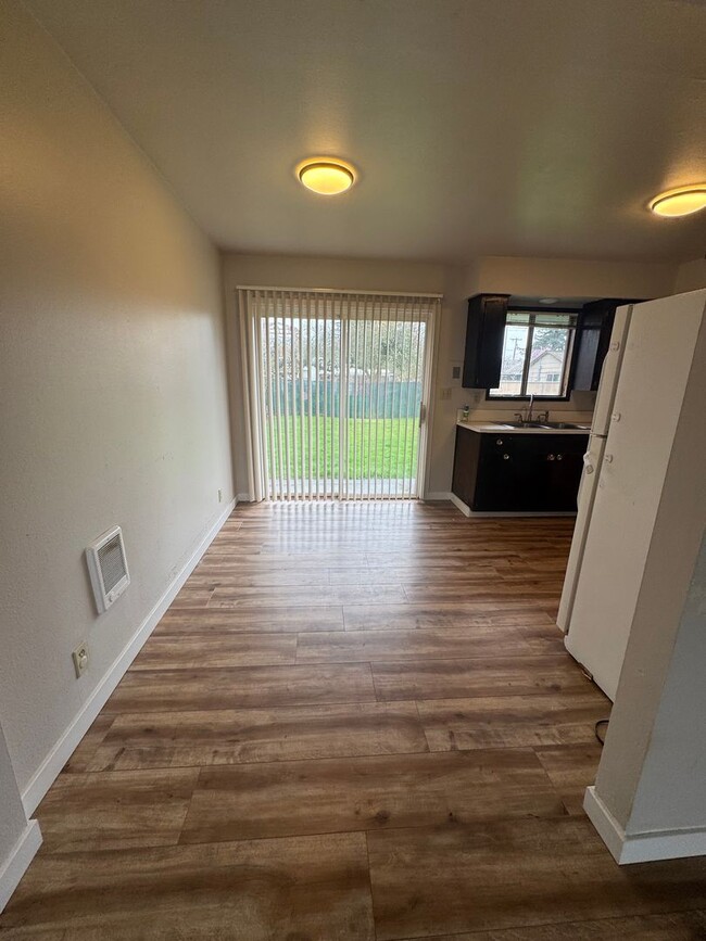 Building Photo - 21st Avenue Duplex