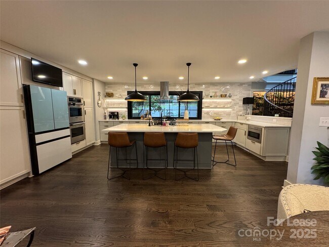 Building Photo - 210 Hargett Ct