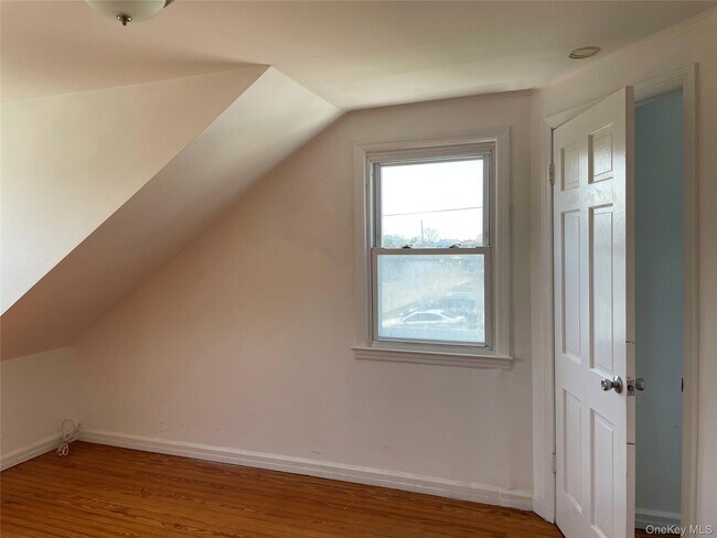 Building Photo - 10 Mckinley