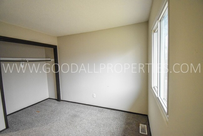 Building Photo - 1st Month Is Free! 3 Bedroom 1.5 Bathroom ...