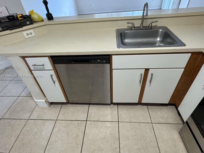 Building Photo - 2445 SW 18th Terrace