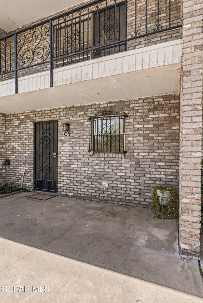 Building Photo - 6700 Escondido Dr