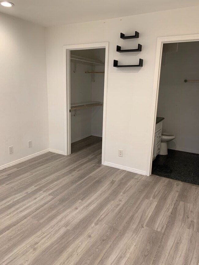 Building Photo - 1st floor 2+2 w/oversized patio, water + t...