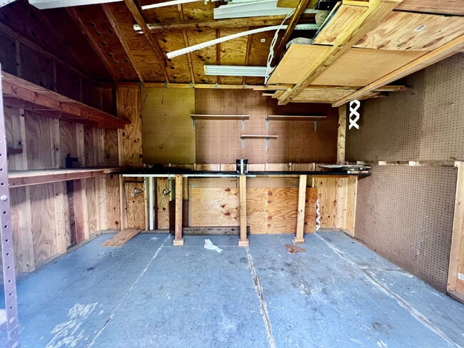 Building Photo - OPEN HOUSE SUNDAY THE 21ST 1PM-3PM! Move-In Special: Receive $1,300 off your first full month’s r...