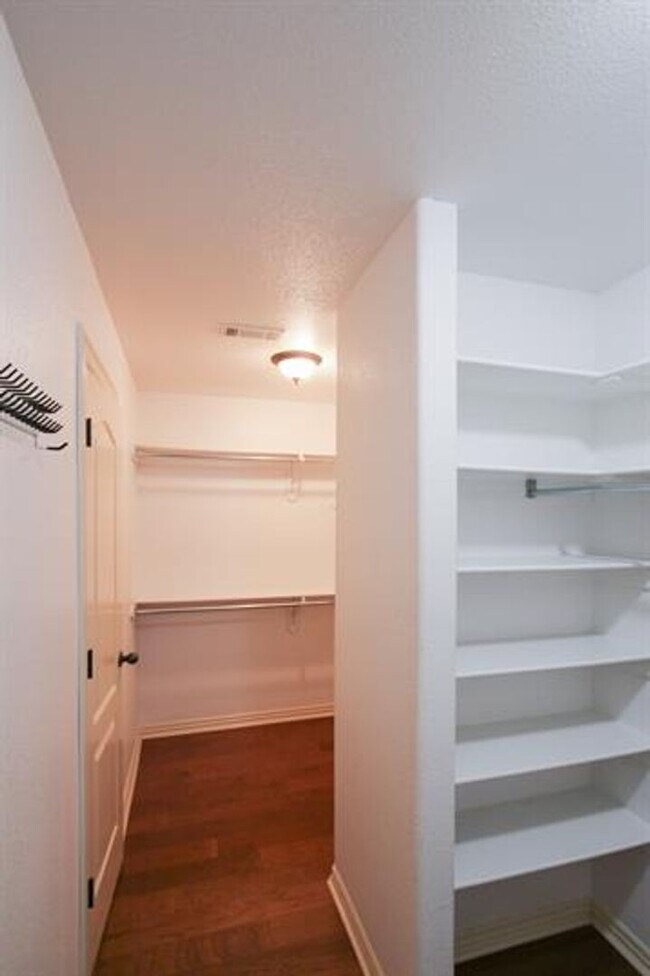 Building Photo - Gorgeous home in Bentonville!