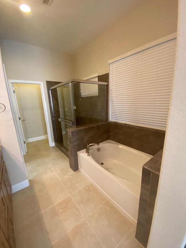 Building Photo - 2256 Ranch View Dr