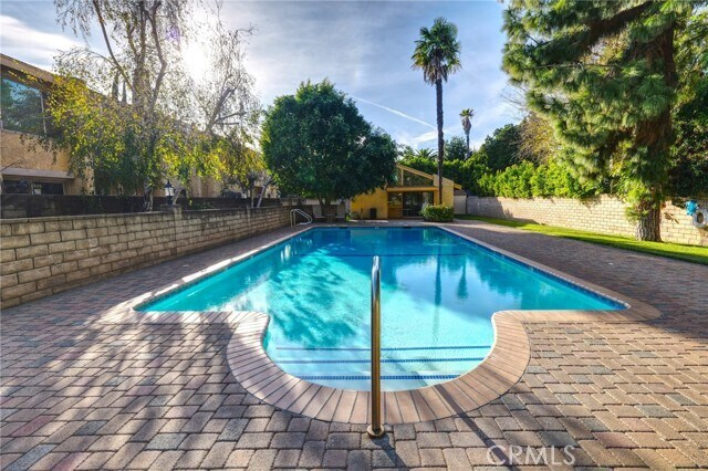 Building Photo - 8633 Balboa Blvd