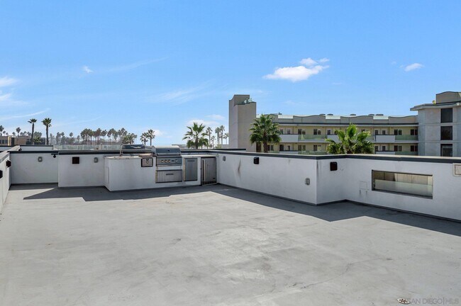 Building Photo - 134 Palm Ave
