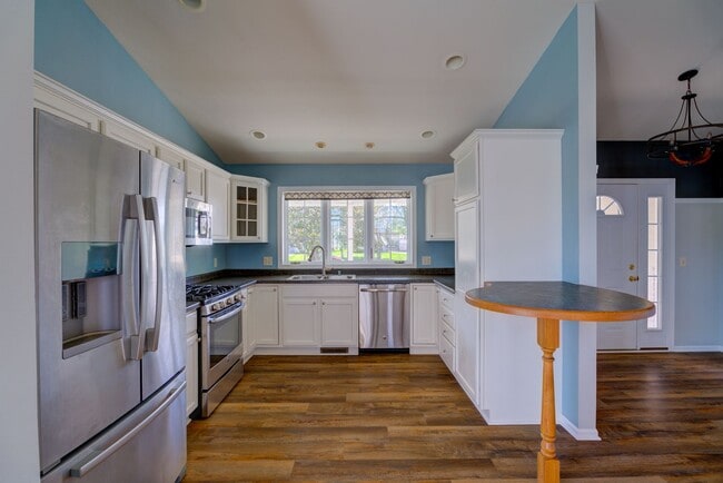 Building Photo - 2770 Sunflower Dr