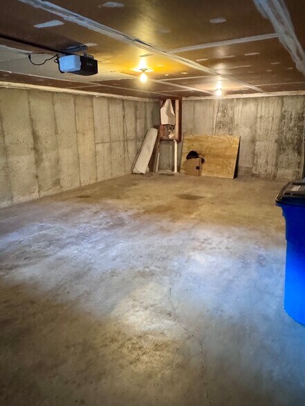 Building Photo - 1720 Azealea Ct