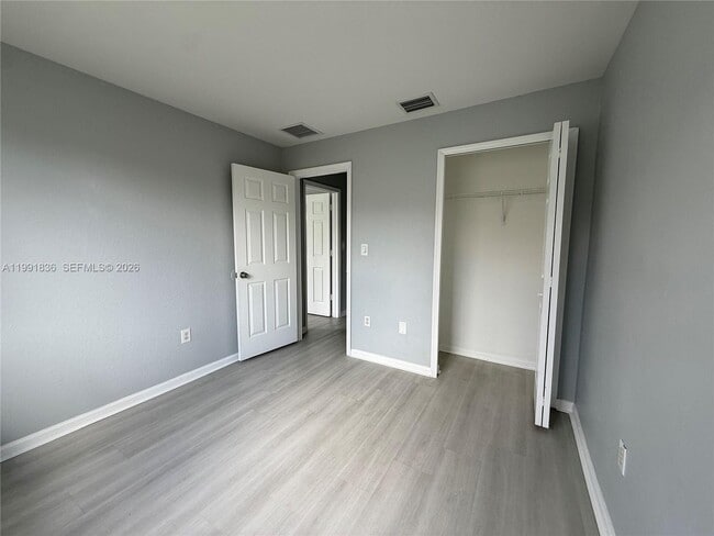 Building Photo - 1586 SE 27th Ct