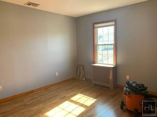 Primary Photo - Spacious 2-Bedroom Apartment – Hardwood Fl...