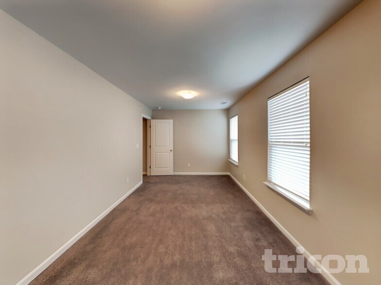 Building Photo - 405 Riverwood Ct