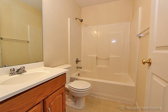 Building Photo - 2831 Hemlock Ct