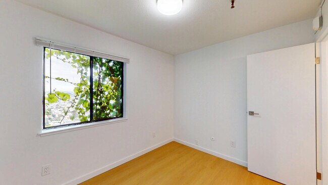 Building Photo - 2037 Castro St