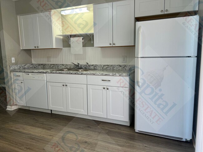 Building Photo - 402 W Curtis Dr