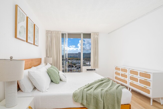 Building Photo - Beautifully Remodeled and Fully furnished 2 Bed 1.5 1 parking.  Available between March-Nov 30th