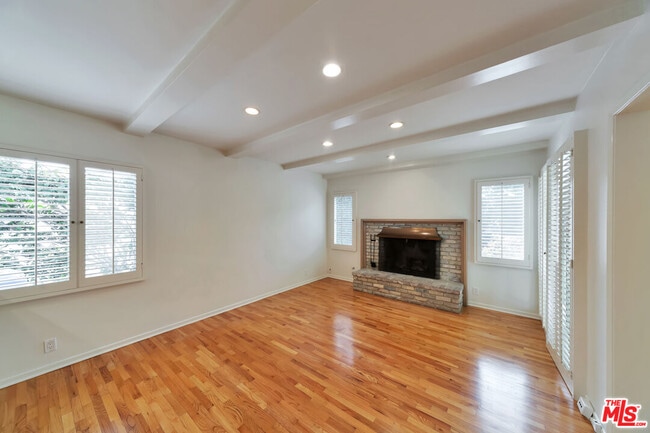 Building Photo - 221 S Carmelina Ave